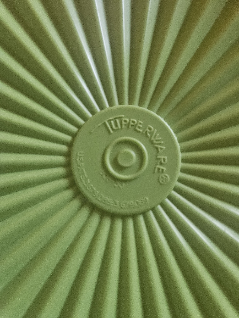 VIntage Lime Green Tupperware Servalier Nesting Canister Model 122 - Picture 5 of 7